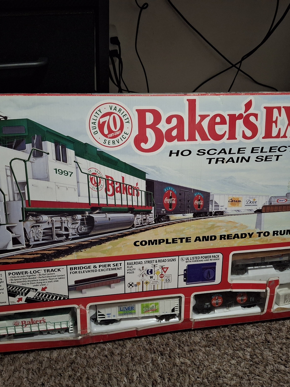 Baker's HO Scale Electric Train Set - Green & White Locomotive